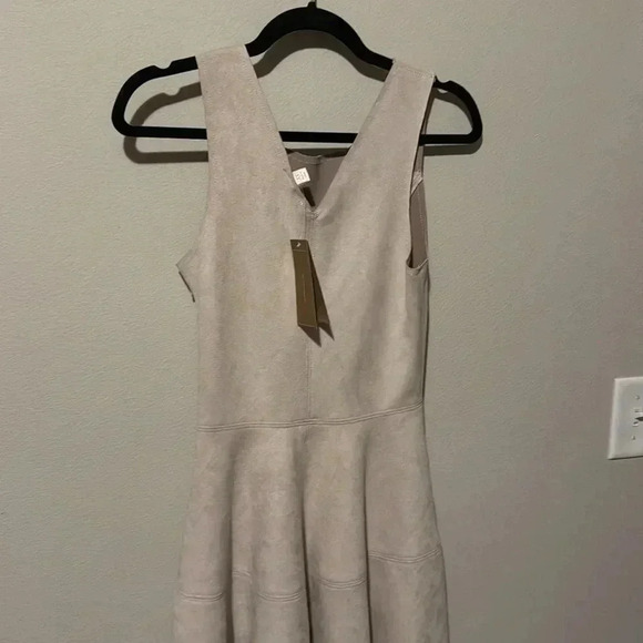 Francesca’s taupe suede like dress, NWT. XS. - Picture 6 of 9